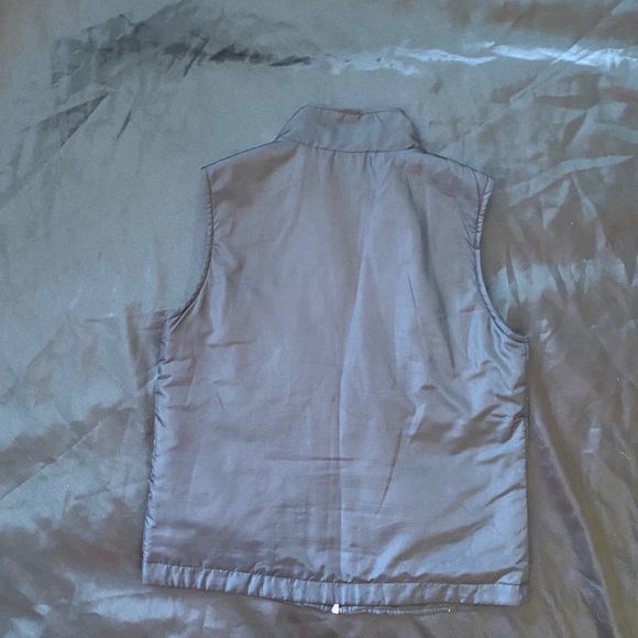 🔥4/$20 - S black IActive vest w/white stitching - Picture 2 of 5